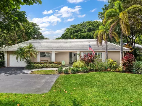 3745 Oaks Clubhouse Dr #V-8, Pompano Beach, FL 33069