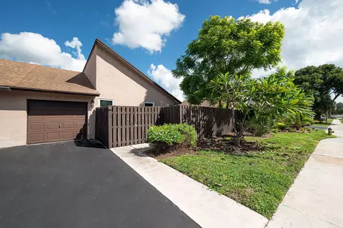 2815 SW 2nd St, Delray Beach, FL 33445