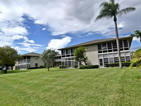 12 Lake Vista Trl #202, Port Saint Lucie, FL 34952