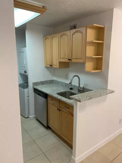 9916 Twin Lakes Dr #33-C, Coral Springs, FL 33071