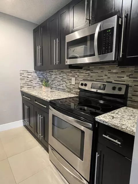 10092 Twin Lakes Dr #38-H, Coral Springs, FL 33071