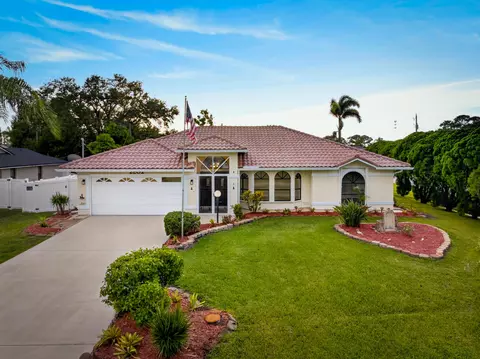 2202 SE Leithgow St, Port Saint Lucie, FL 34952