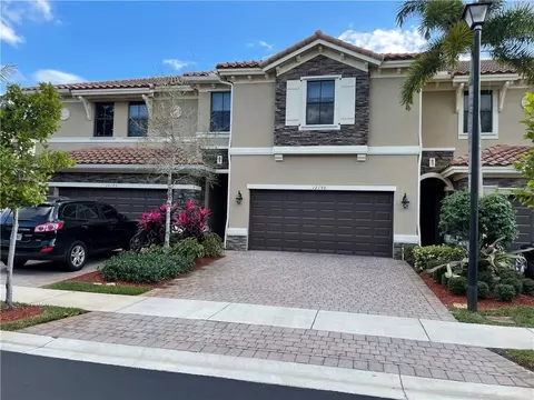 12190 Village Pl, Davie, FL 33325