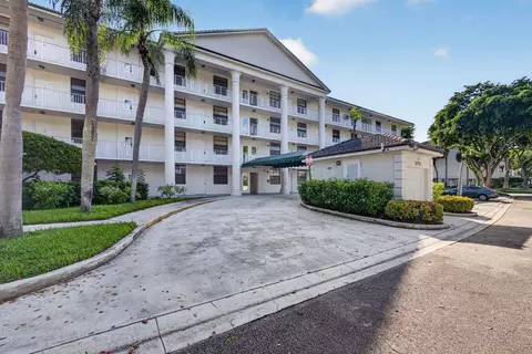 3710 Whitehall Dr #401, West Palm Beach, FL 33401