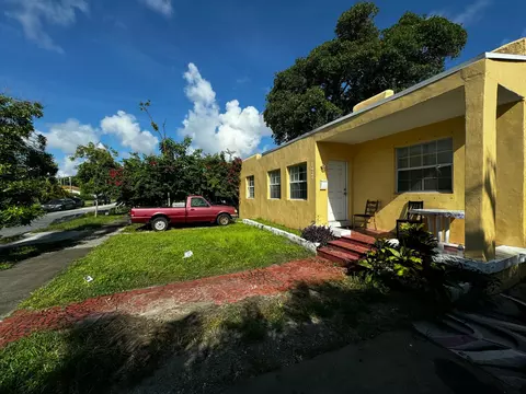 1929 SW 17th St, Miami, FL 33145