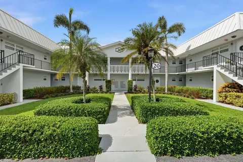20 Colonial Club Dr #202, Boynton Beach, FL 33435