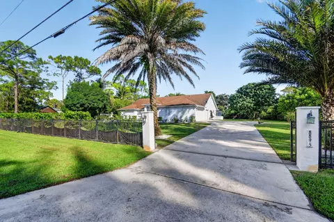 8895 Palomino Dr, Lake Worth, FL 33467