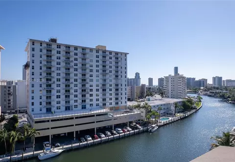427 Golden Isle #9G, Hallandale Beach, FL 33009
