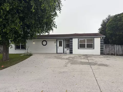 6860 Venetian Dr, Lake Worth, FL 33462