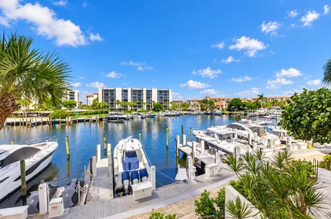 2687 N Ocean Blvd #206, Boca Raton, FL 33431