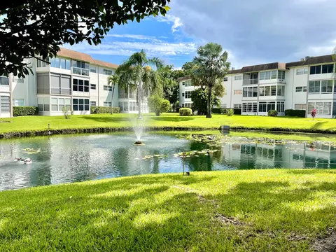 4701 NW 34th St #416, Lauderdale Lakes, FL 33319