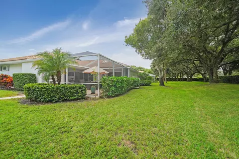 8701 Chapman Oak Ct, Palm Beach Gardens, FL 33410