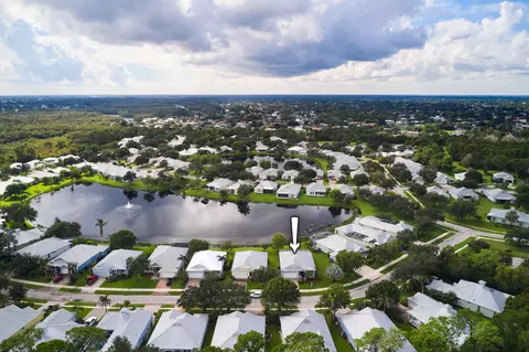 615 NE Canoe Park Cir, Port Saint Lucie, FL 34983