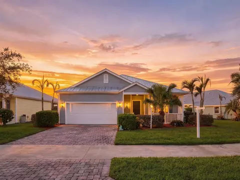 615 NE Canoe Park Cir, Port Saint Lucie, FL 34983