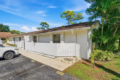 6120 Newstead Ct, Greenacres, FL 33463