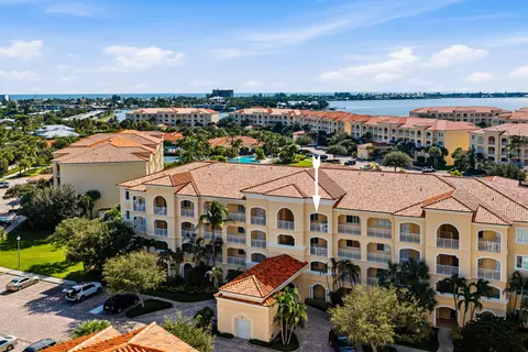 1 Harbour Isle Dr E #PH04, Fort Pierce, FL 34949