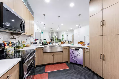 Kitchen - 111 Lighthouse Cir #D, Tequesta, FL 33469 photo 2 of 3