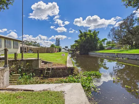 Exterior - 1410 SE 8th Dr, Okeechobee, FL 34974 photo 7 of 9