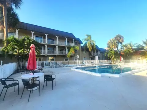 501 SE 8th St, Deerfield Beach, FL 33441