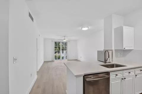 630 S Sapodilla Ave #223, West Palm Beach, FL 33401