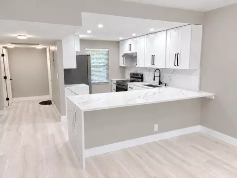 3900 Oaks Clubhouse Dr #101, Pompano Beach, FL 33069