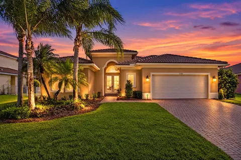 1180 Amethyst Dr SW, Vero Beach, FL 32968