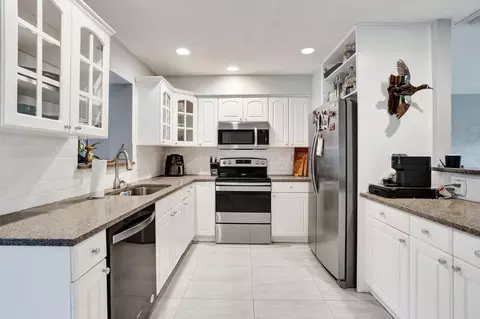 2359 Holly Ln, Palm Beach Gardens, FL 33410