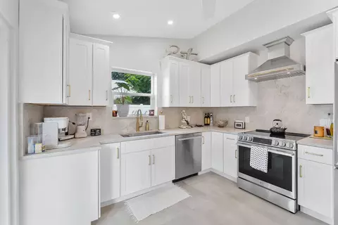Kitchen - 14529 Sunset Pine Dr, Delray Beach, FL 33445 photo 3 of 4