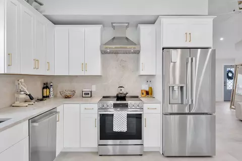 Kitchen - 14529 Sunset Pine Dr, Delray Beach, FL 33445 photo 2 of 4