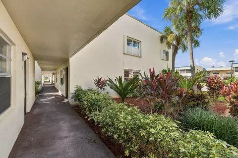 447 Burgundy J #J, Delray Beach, FL 33484