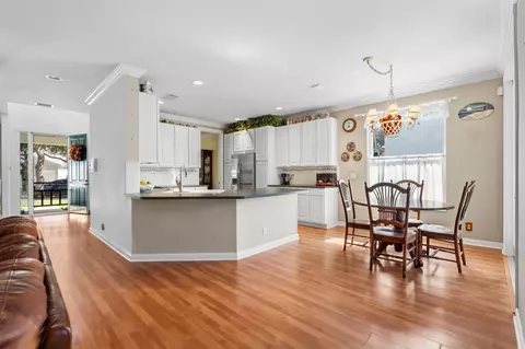 Kitchen - 572 Scrubjay Ln, Jupiter, FL 33458 photo 5 of 5