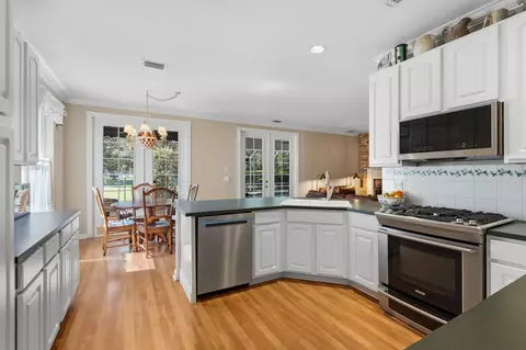 Kitchen - 572 Scrubjay Ln, Jupiter, FL 33458 photo 1 of 5