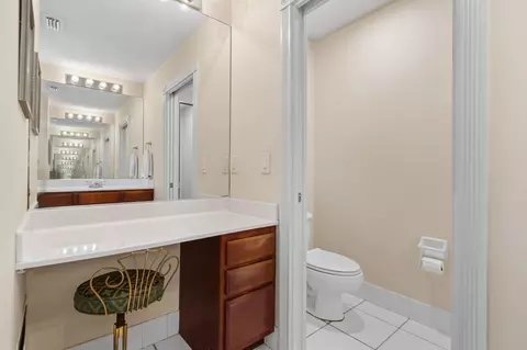 Bath - 572 Scrubjay Ln, Jupiter, FL 33458 photo 4 of 6