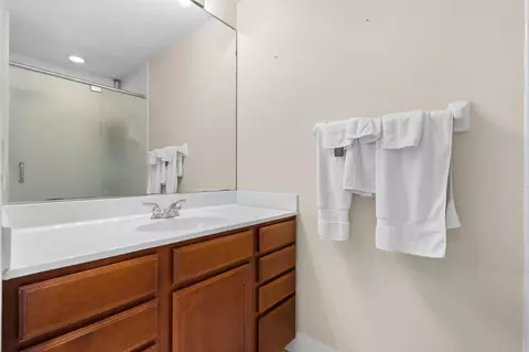 Bath - 572 Scrubjay Ln, Jupiter, FL 33458 photo 3 of 6