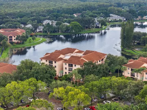 4400 NW 30th St #327, Coconut Creek, FL 33066