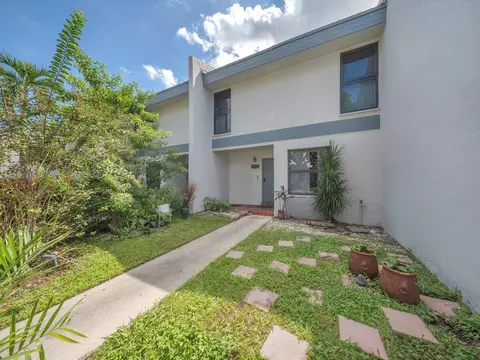 9240 NW 14th St, Pembroke Pines, FL 33024
