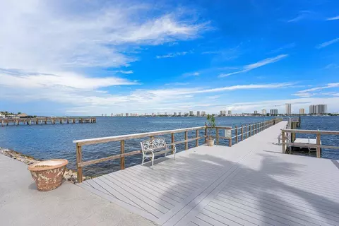 3040 Lake Shore Dr #502, Riviera Beach, FL 33404
