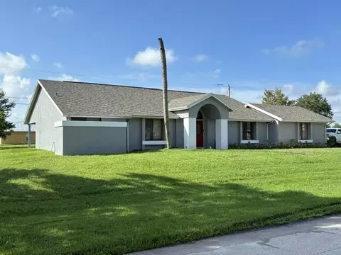 6907 NW Hershy Cir, Port Saint Lucie, FL 34983