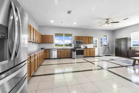 Kitchen - 1455 NW 160th St, Okeechobee, FL 34972 photo 3 of 10