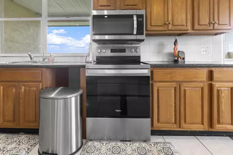 Kitchen - 1455 NW 160th St, Okeechobee, FL 34972 photo 7 of 10
