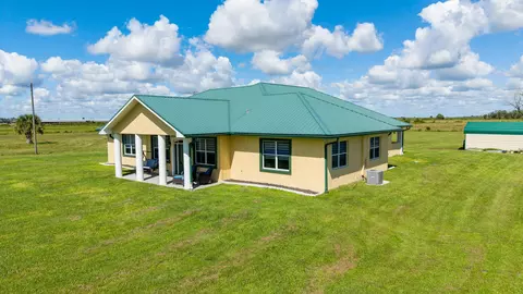 Exterior - 1455 NW 160th St, Okeechobee, FL 34972 photo 4 of 18