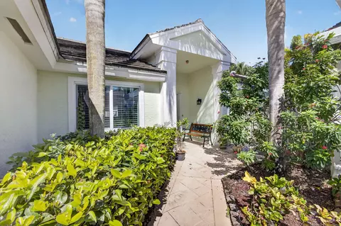 12 Commodore Pl, Palm Beach Gardens, FL 33418