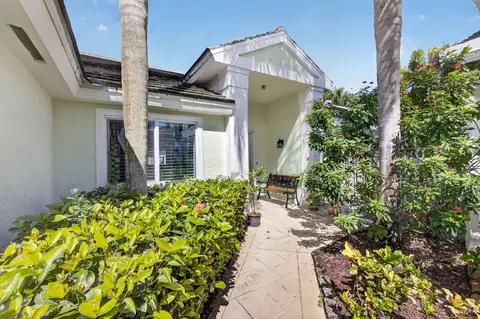 12 Commodore Pl, Palm Beach Gardens, FL 33418