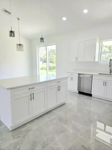 Kitchen - 3422 NW 24th Ave, Okeechobee, FL 34972 photo 5 of 5