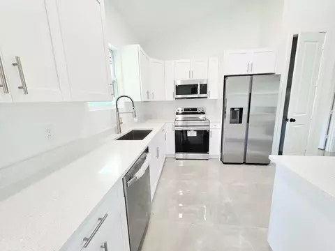 Kitchen - 3422 NW 24th Ave, Okeechobee, FL 34972 photo 3 of 5