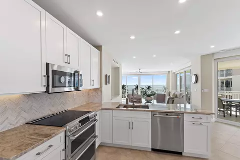 Kitchen - 1660 S Highway A1a #151, Jupiter, FL 33477 photo 2 of 2