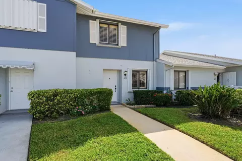 2641 Gately Dr W #906, West Palm Beach, FL 33415