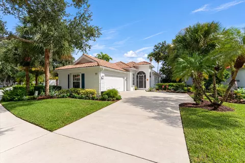 2067 Valencia Dr, Delray Beach, FL 33445