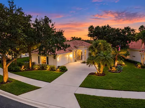2067 Valencia Dr, Delray Beach, FL 33445