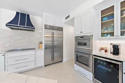 Kitchen - 19 Island Rd, Stuart, FL 34996 photo 3 of 5